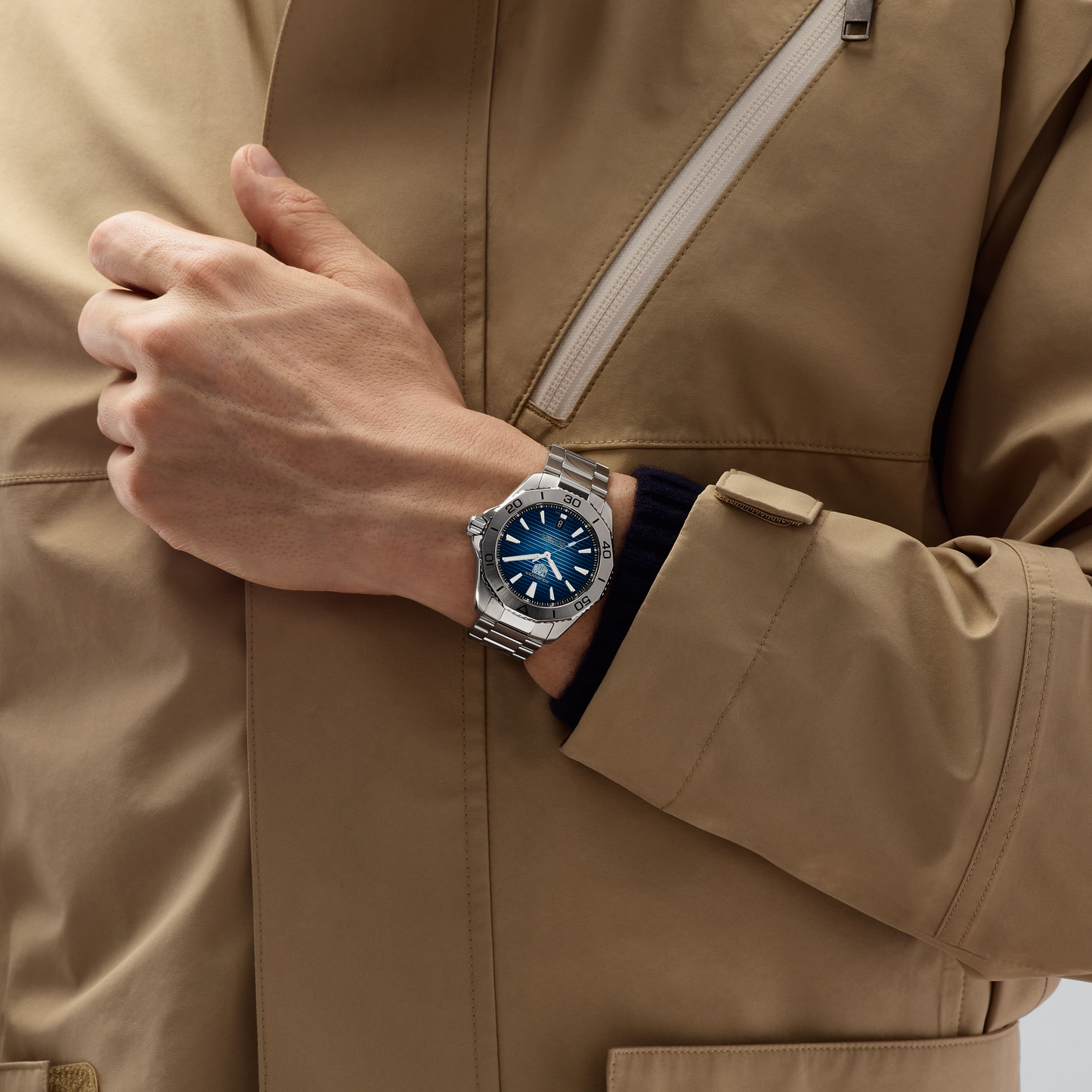 T. H. Aquaracer Professional 200 Date 40mm Blue